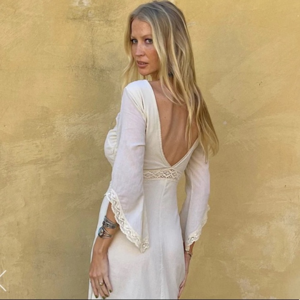 Chasing Unicorns 🌼💫 Amelia Midi Dress sz M